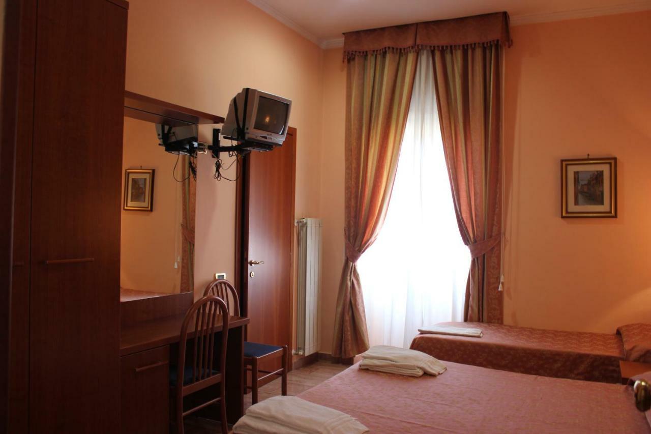 Alex City Inn III Рим Екстериор снимка