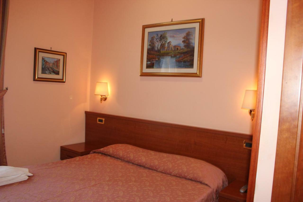 Alex City Inn III Рим Екстериор снимка