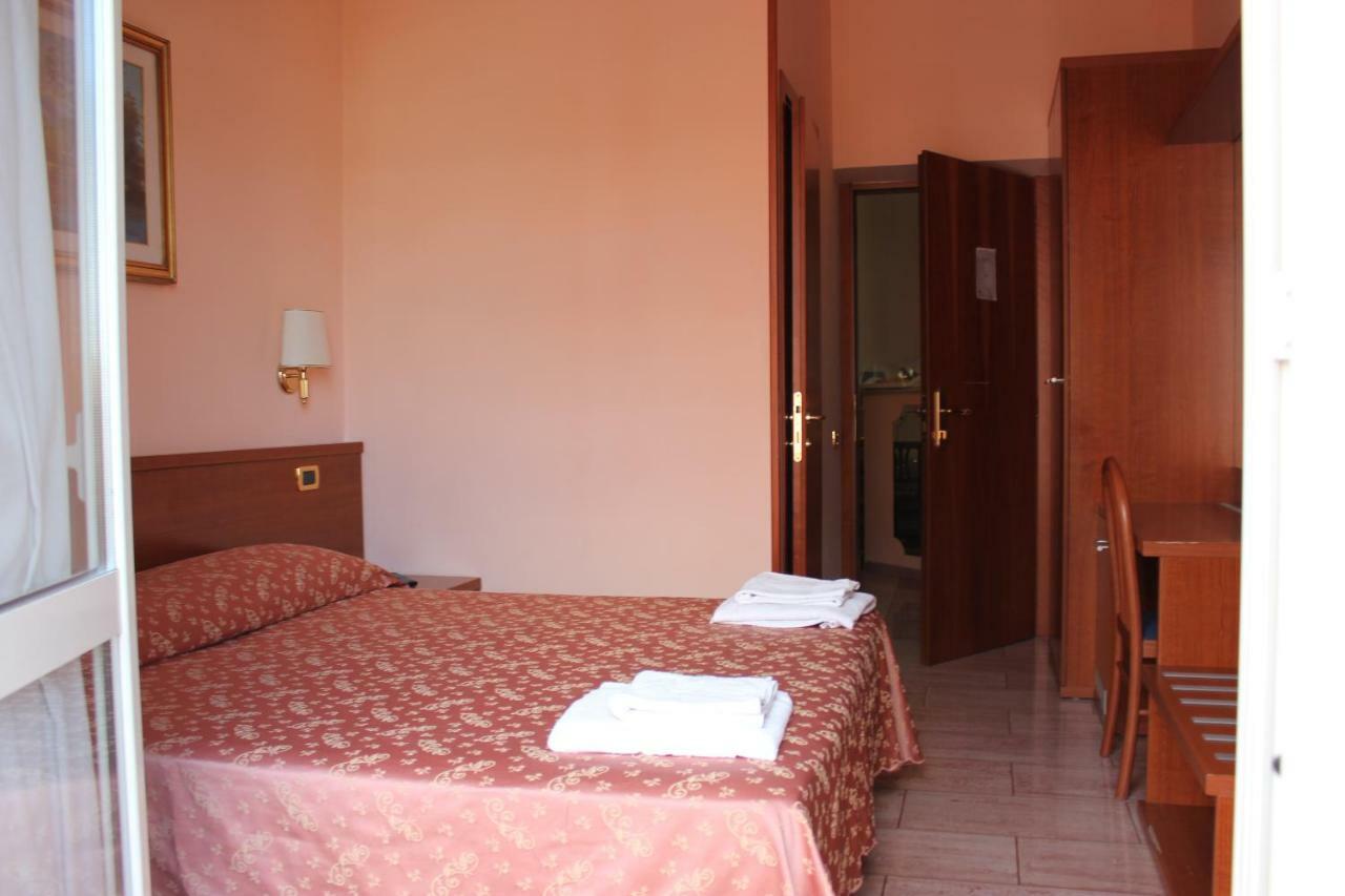 Alex City Inn III Рим Екстериор снимка