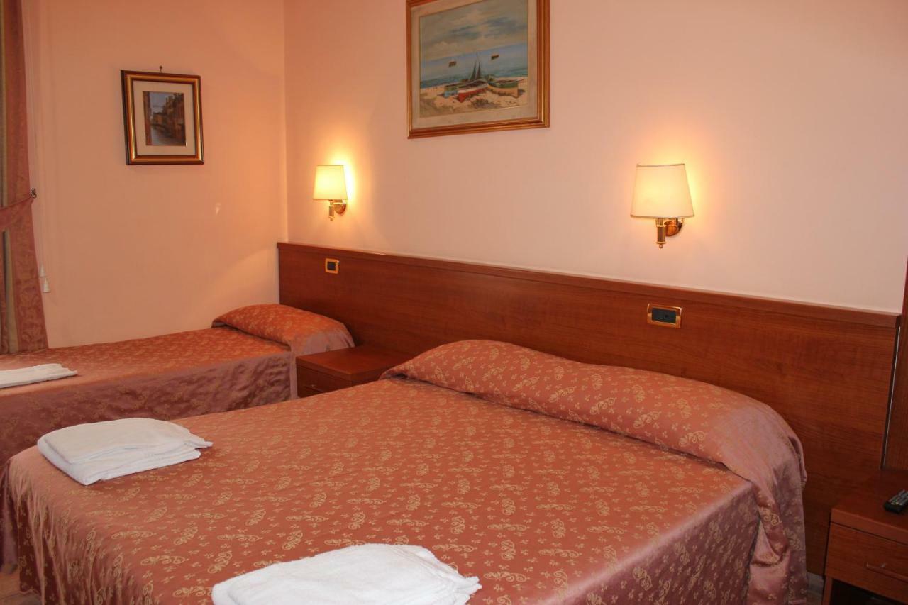 Alex City Inn III Рим Екстериор снимка