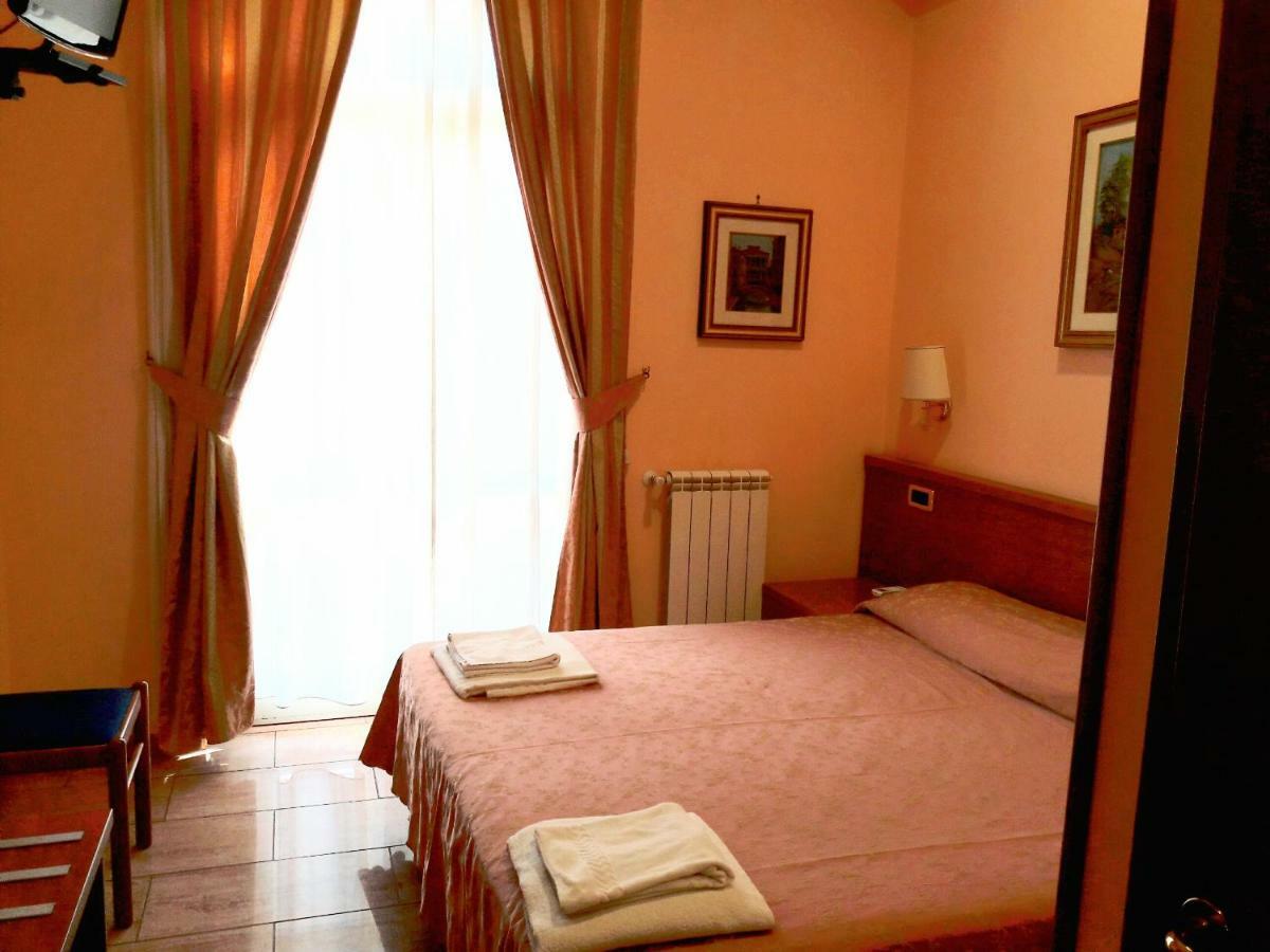 Alex City Inn III Рим Екстериор снимка