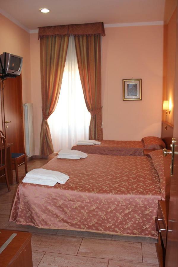 Alex City Inn III Рим Екстериор снимка